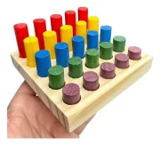 Jogo Educativo Encaixe 25 Pinos Coloridos Madeira Toy Trade - Imagem 2