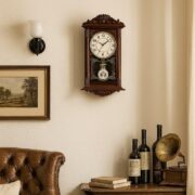 RELOGIO DECORATIVO DE PAREDE ESTILO ANTIGO VINTAGE COM PENDULO SALA HALL DESIGN RETRO MARROM